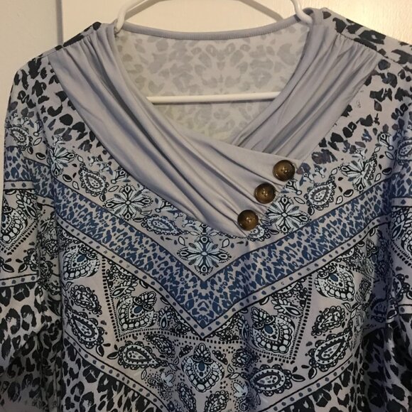 Long sleeved 2X Tee shirt with patterns, folds, and buttons in blues. - Picture 2 of 11